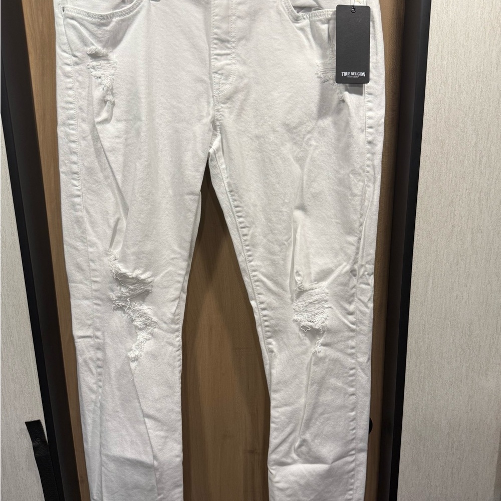 BNWT True Religion Geno Relaxed Slim White Ripped Jeans Size 31 – Authentic